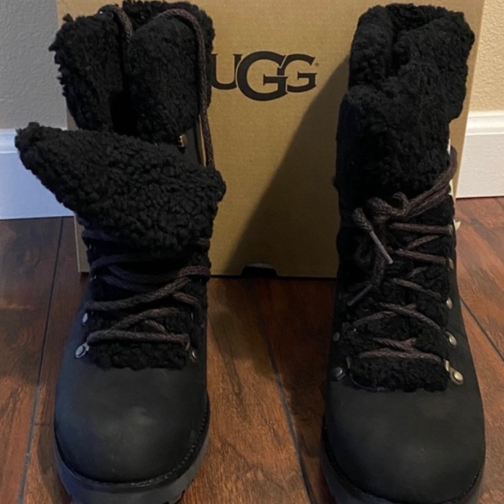 UGG Combat Fraser Boots black. Size 8.
